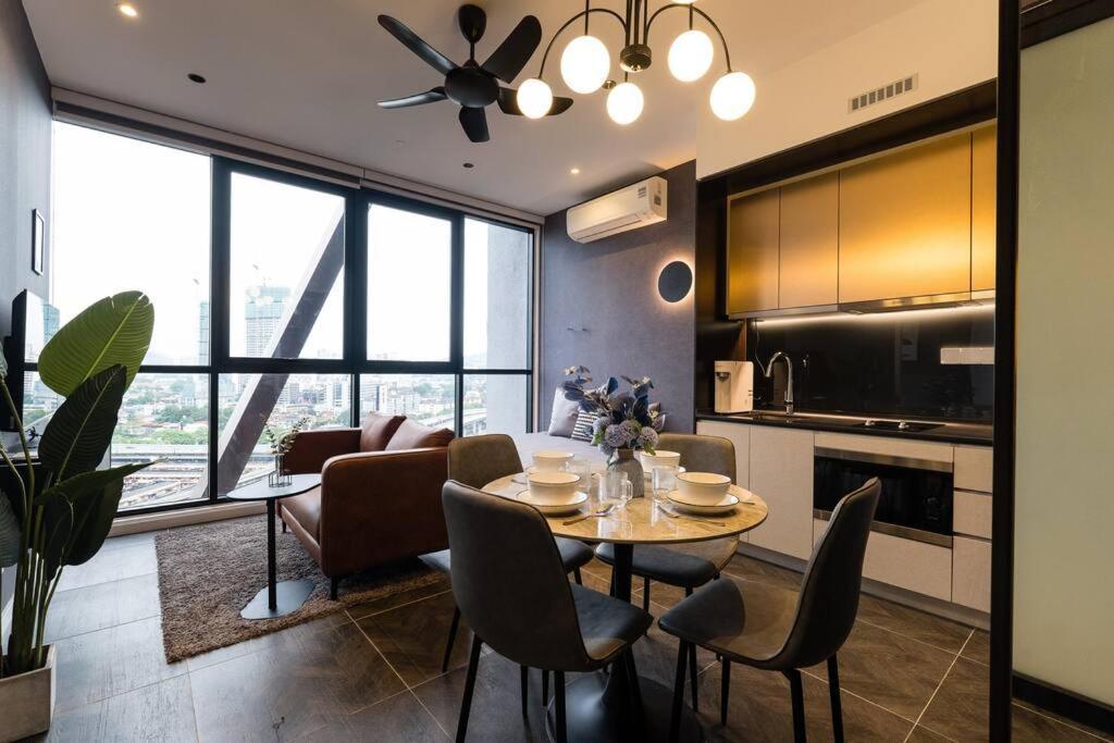 Klcc Musicalsty5Pax At Scarletzsuites Куала-Лумпур Екстер'єр фото